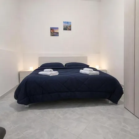 Dom wakacyjny Authentic Home, 10 Min Walk To Historic Center & Waterfront *