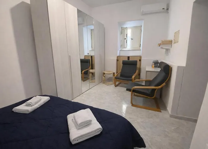 בית נופש Authentic Home, 10 Min Walk To Historic Center & Waterfront נאפולי