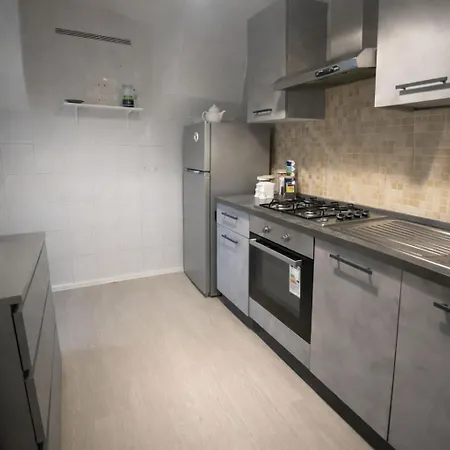 Authentic Home, 10 Min Walk To Historic Center & Waterfront בית נופש נאפולי