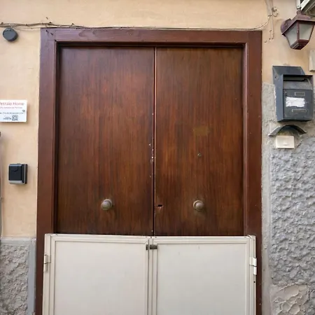 Authentic Home, 10 Min Walk To Historic Center & Waterfront נאפולי