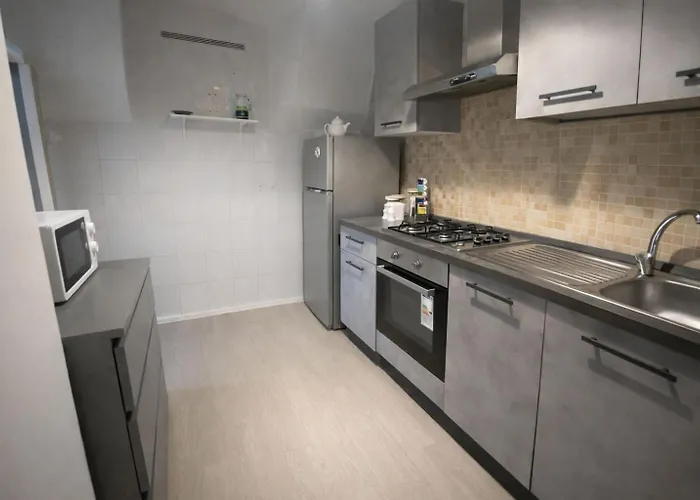 Authentic Home, 10 Min Walk To Historic Center & Waterfront بيت للعطل نابولي