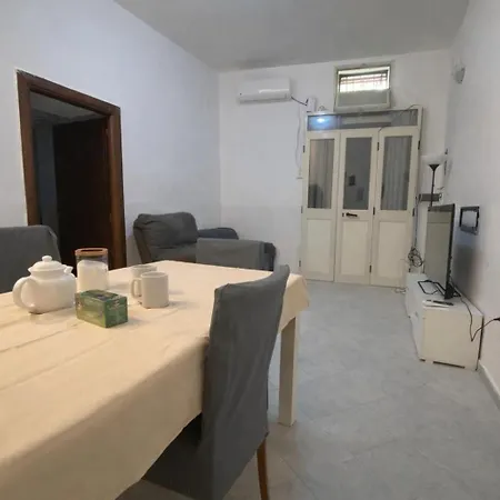 Authentic Home, 10 Min Walk To Historic Center & Waterfront Nyaraló