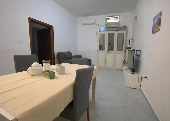 Authentic Home, 10 Min Walk To Historic Center & Waterfront Nyaraló